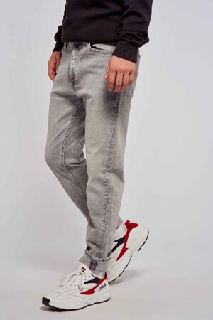 Femmes - TOMMY JEANS - Jean &agrave; coupe carrot - gris - Sustainable fashion - MID GREY DENIM